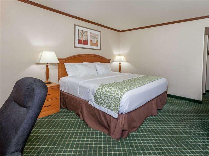 Days Inn & Suites By Wyndham Warren Extérieur photo