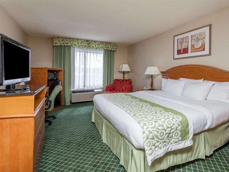 Days Inn & Suites By Wyndham Warren Extérieur photo