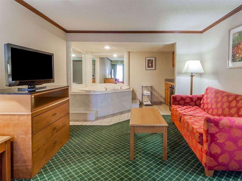 Days Inn & Suites By Wyndham Warren Extérieur photo