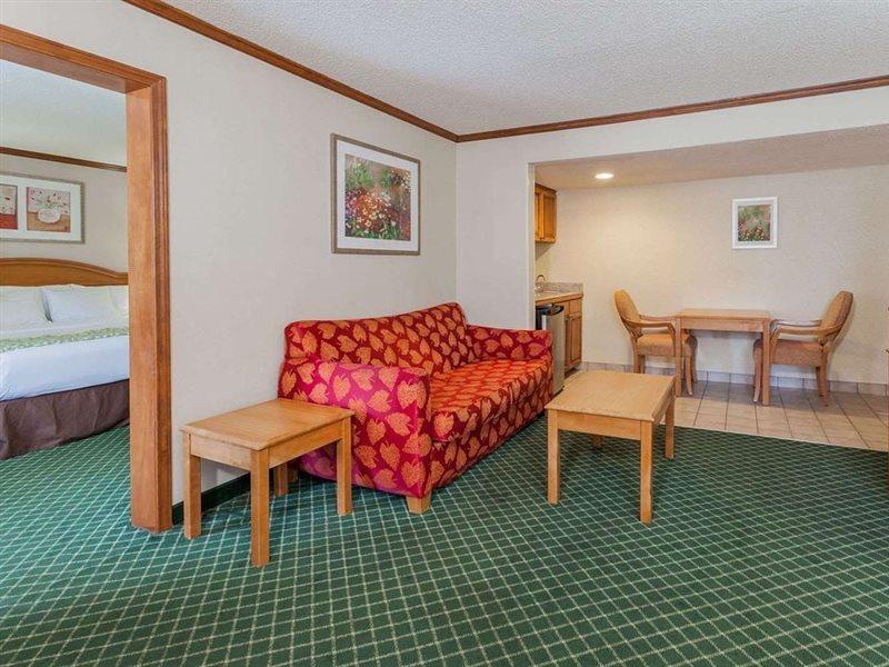 Days Inn & Suites By Wyndham Warren Extérieur photo