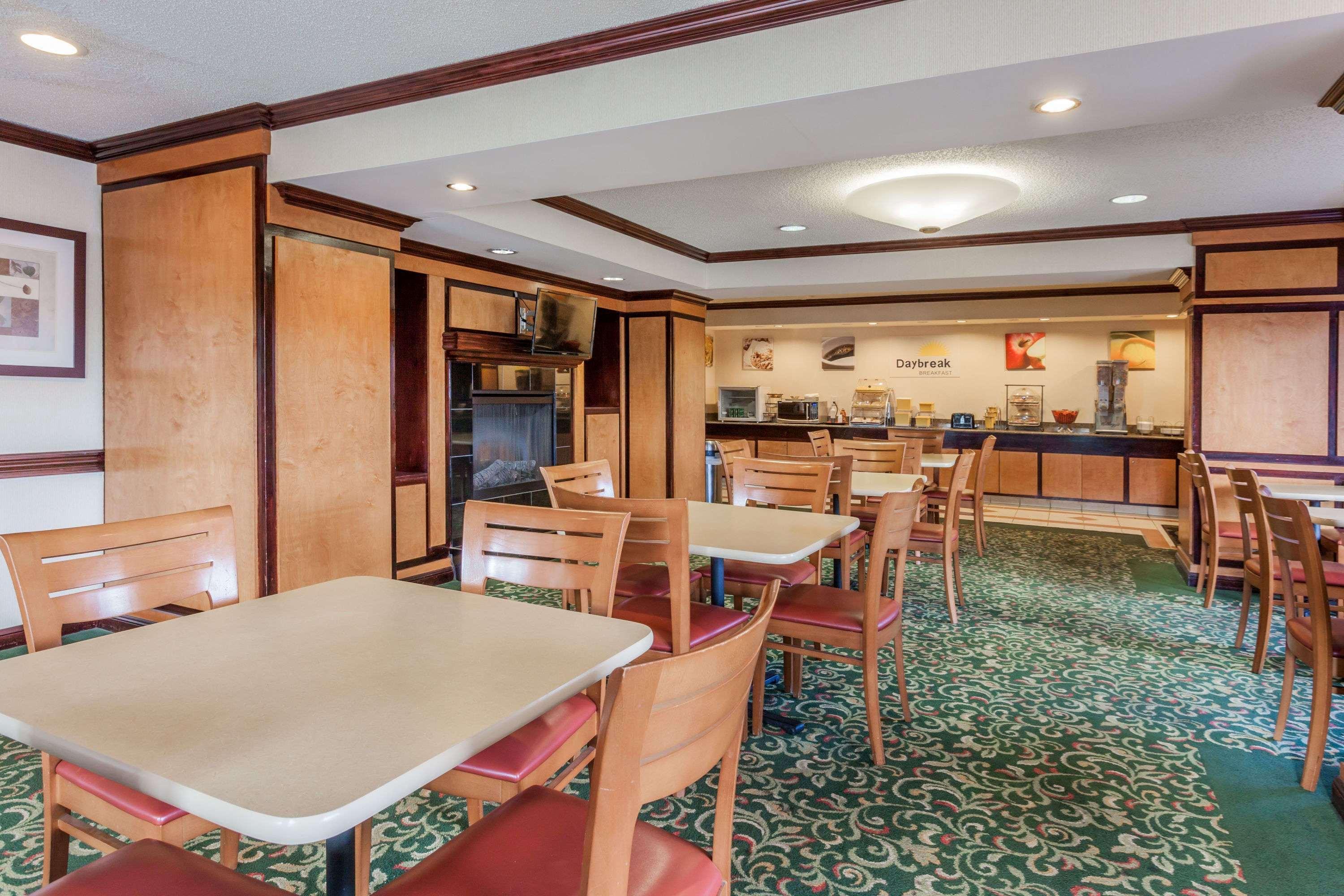 Days Inn & Suites By Wyndham Warren Extérieur photo