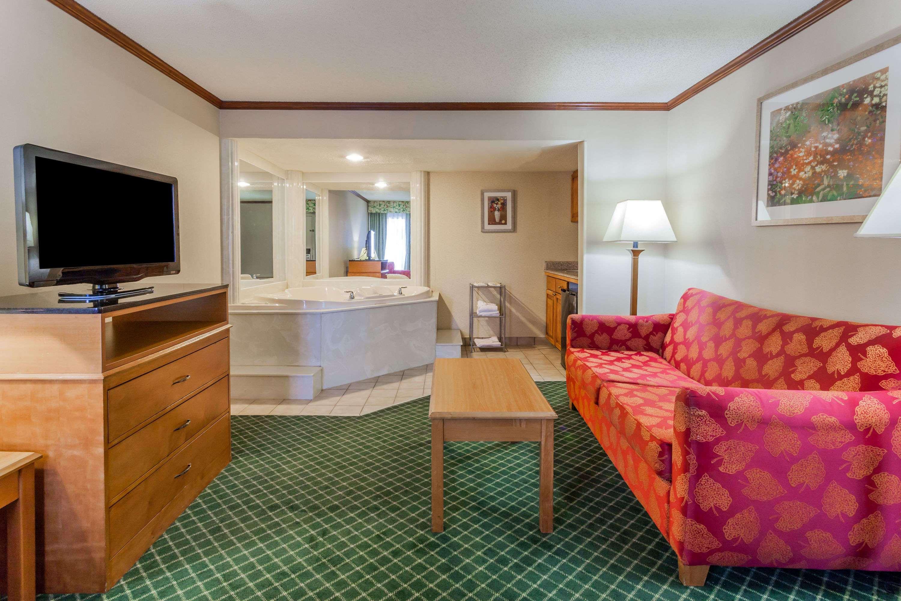 Days Inn & Suites By Wyndham Warren Extérieur photo