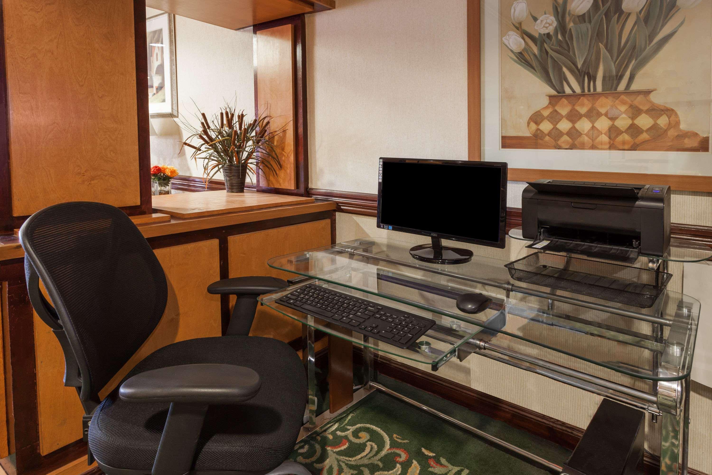 Days Inn & Suites By Wyndham Warren Extérieur photo