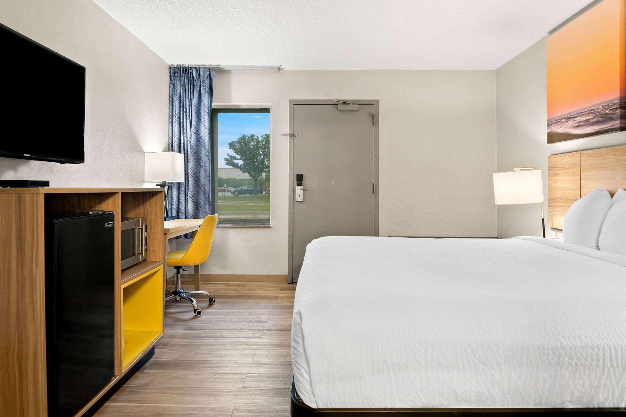Days Inn & Suites By Wyndham Warren Extérieur photo