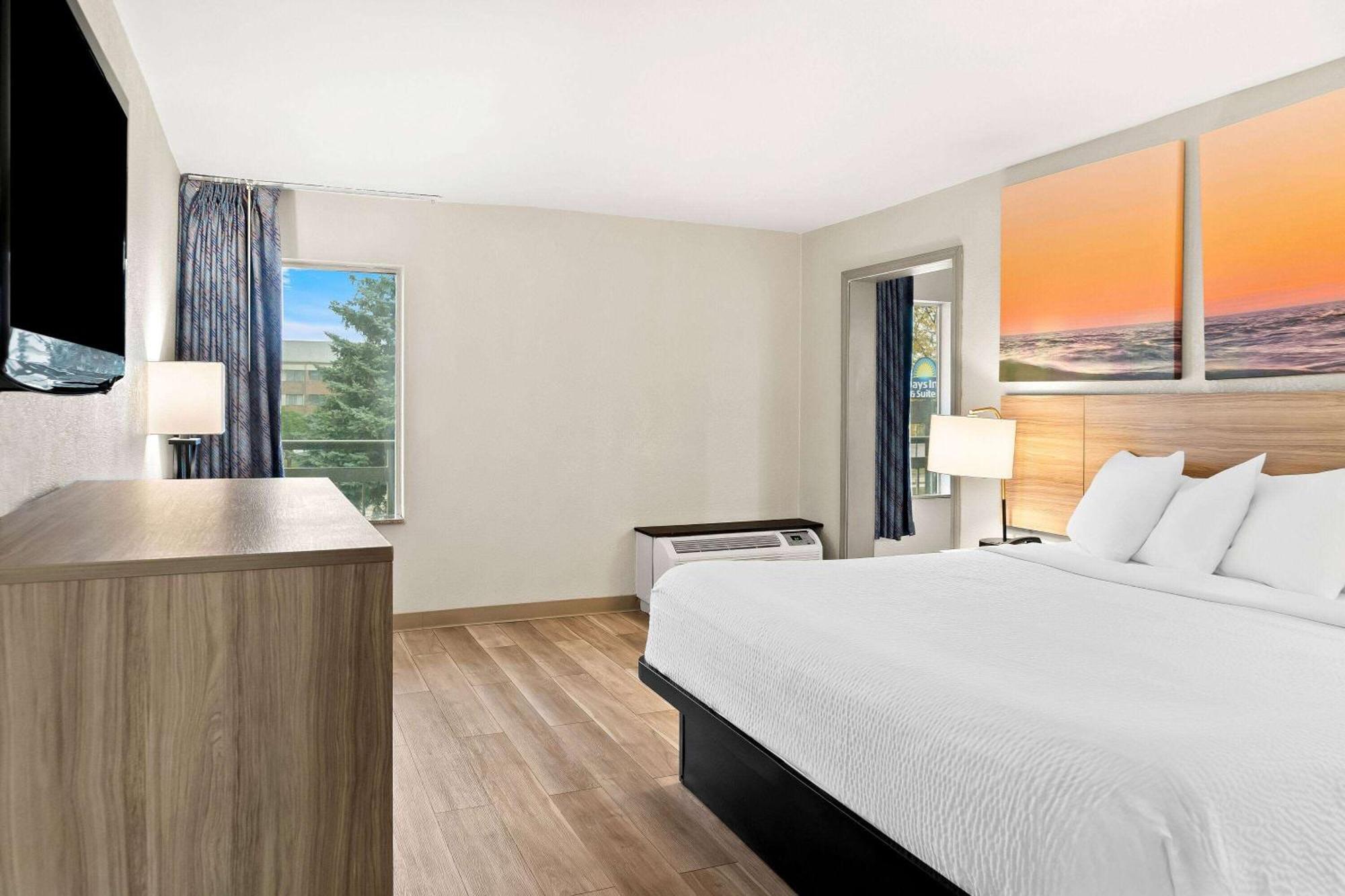 Days Inn & Suites By Wyndham Warren Extérieur photo