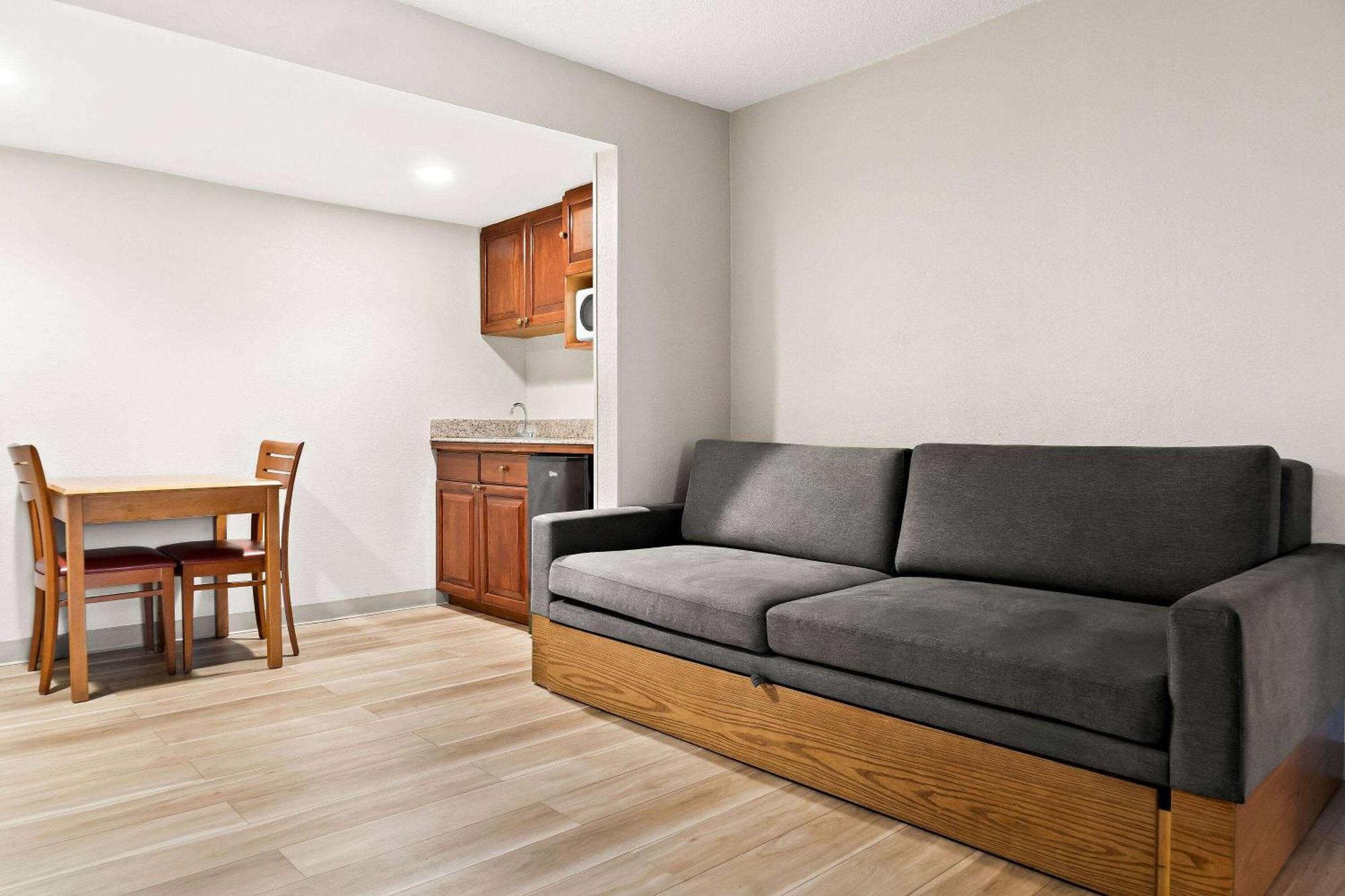 Days Inn & Suites By Wyndham Warren Extérieur photo
