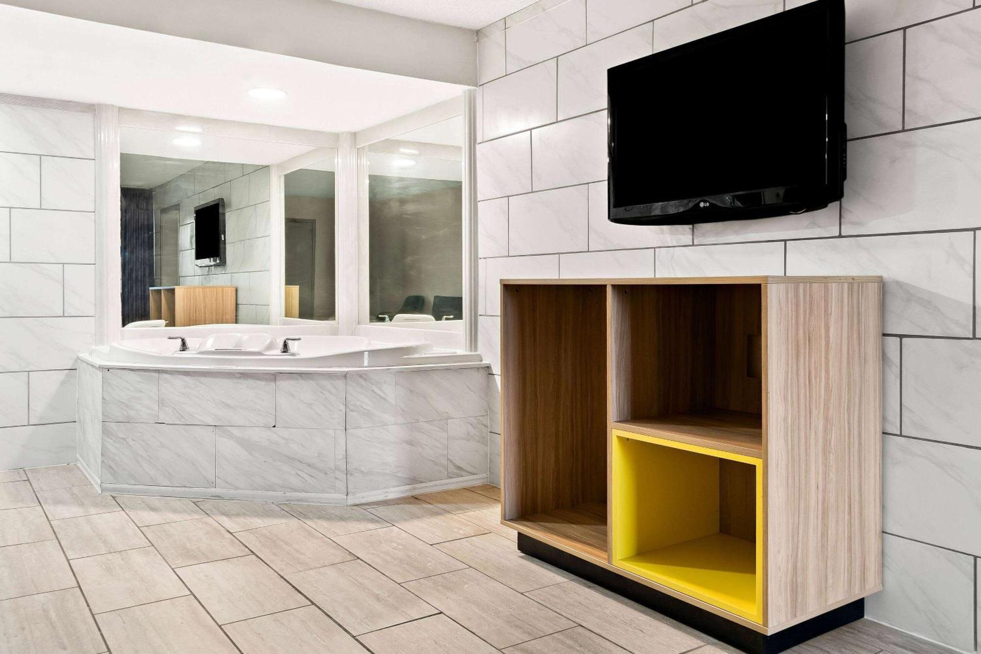 Days Inn & Suites By Wyndham Warren Extérieur photo