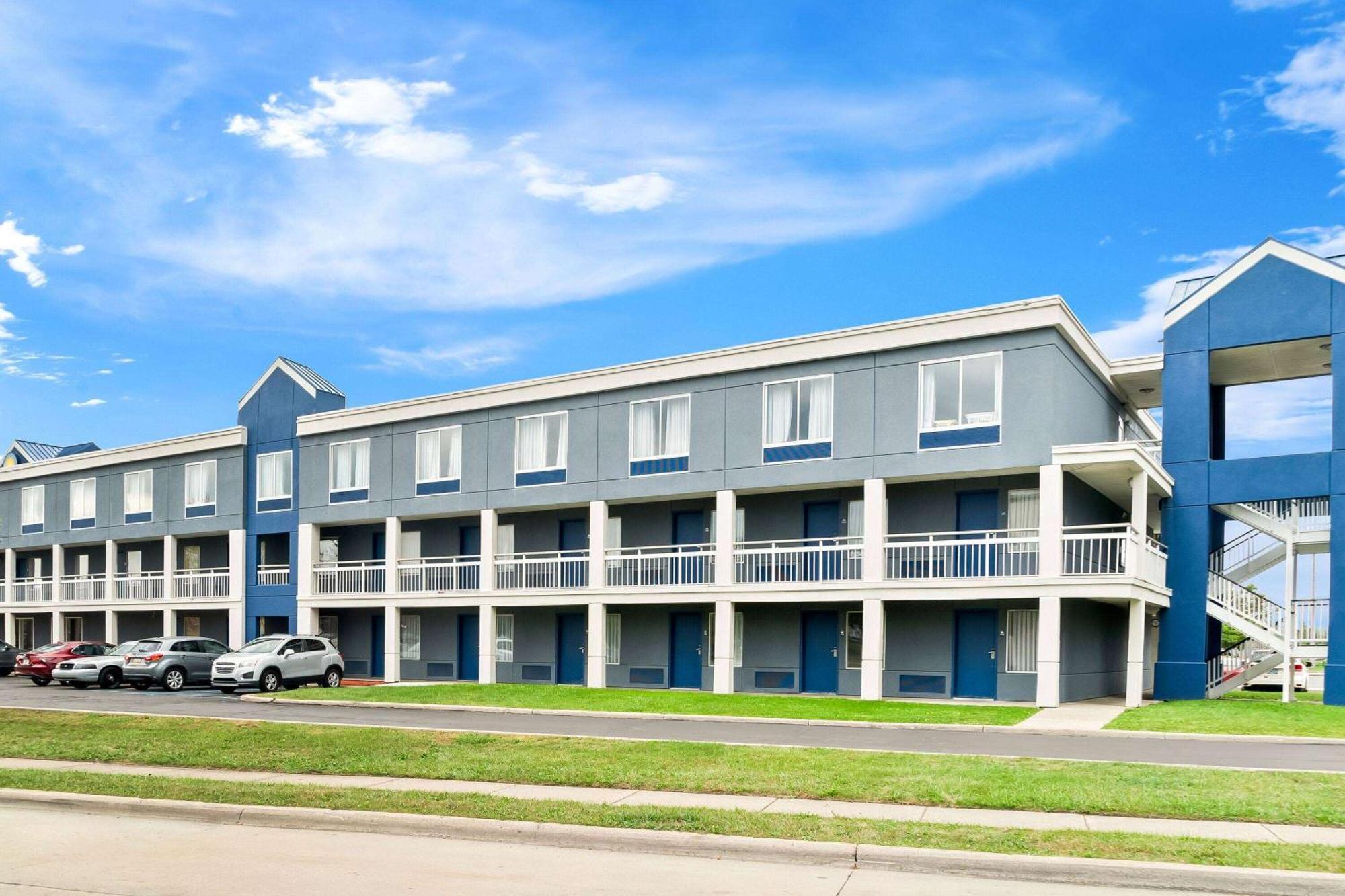 Days Inn & Suites By Wyndham Warren Extérieur photo